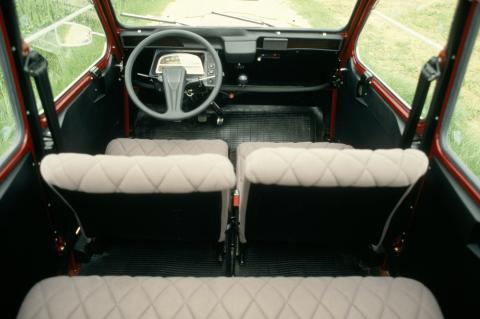 2cv_charleston_1982_interieur.jpg