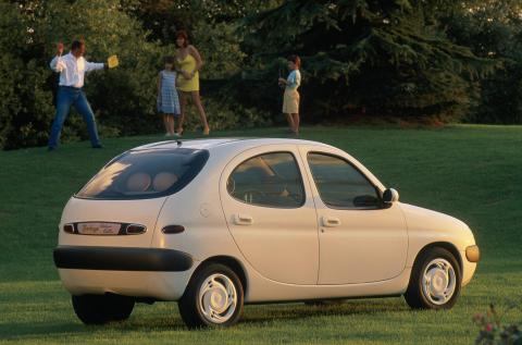 berlingo_bulle_concept_1996_3quartsar_pelouse_0.jpg