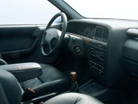 xantia_16v_activa_1994_interieur_cuir.jpg